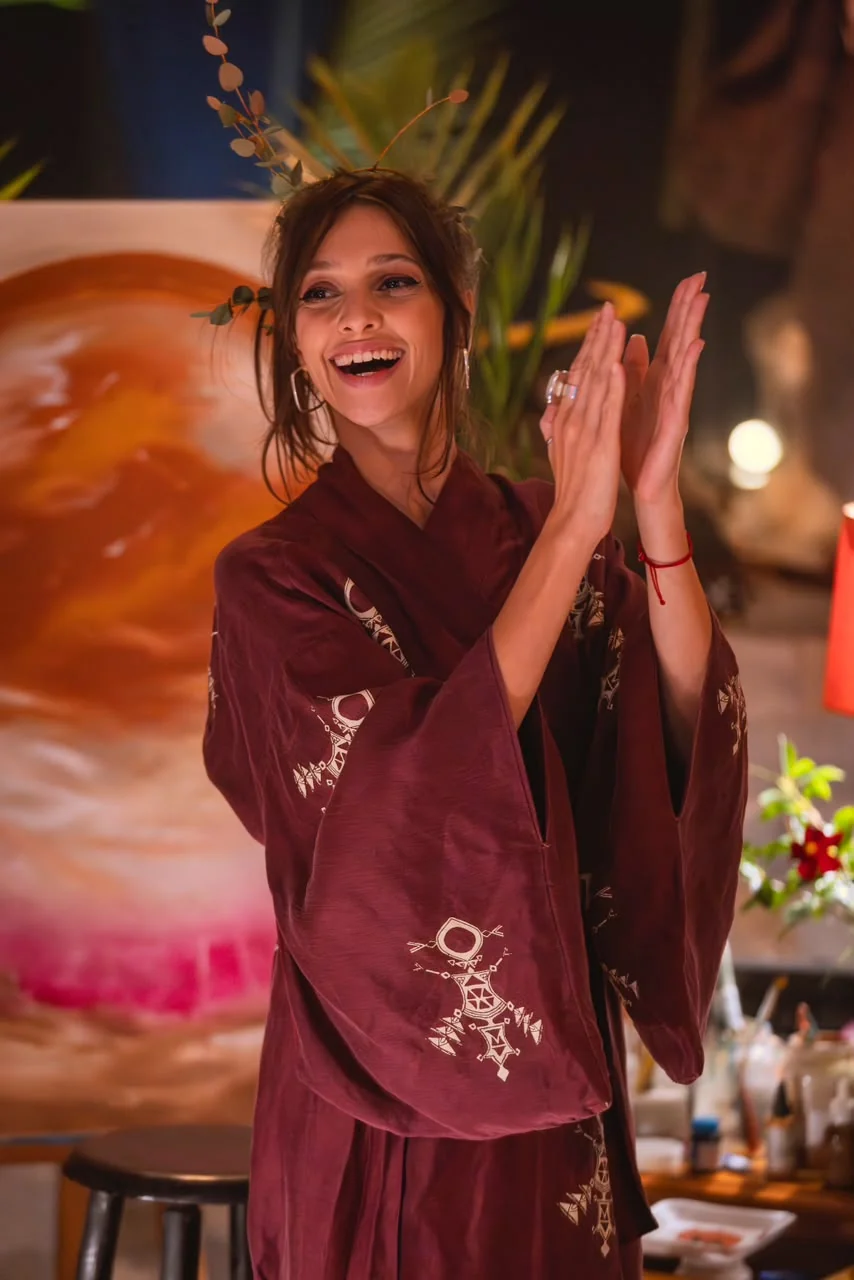 Karla Miranda em cena no espetáculo Céu Interior